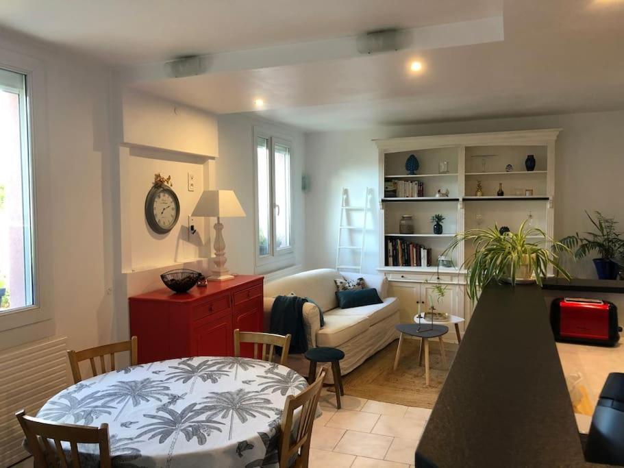 Appartement En Duplex Avec Parking Et Jardinet 부르주 외부 사진